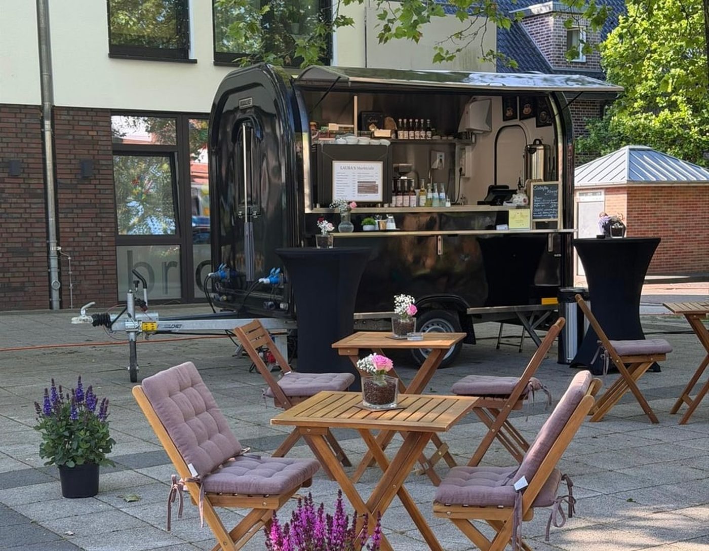 Laura's Kaffeewagen auf dem Wochenmarkt Herzebrock